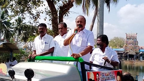 திருப்பத்தூர் தொகுதி பிள்ளையார்பட்டியில் பிரச்சாரம் செய்த திமுக வேட்பாளரும், எம்எல்ஏவுமான கே.ஆர்.பெரியகருப்பன்.