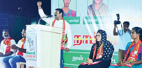 ராமநாதபுரத்தில் தனது கட்சி வேட்பாளர்களை அறிமுகப்படுத்தி பேசிய நாம் தமிழர் கட்சியின்  ஒருங்கிணைப்பாளர் சீமான்.