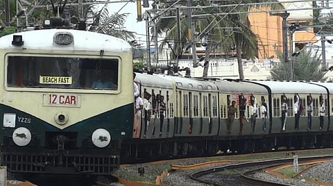 கடற்கரை - செங்கல்பட்டு தடத்தில் 2 நாட்கள் ரயில் சேவை மாற்றம்: 44 ரயில்கள் பல்லாவரம் வரை இயக்கம்