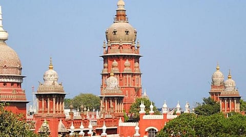 அங்கீகரிக்கப்பட்ட கட்சிகளின் சின்னத்தை கூட்டணிக் கட்சிகளுக்கு ஒதுக்கக் கூடாது: சென்னை உயர் நீதிமன்றத்தில் வழக்கு