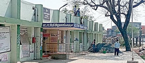 தேர்தல் பணியால் வெறிச்சோடி காணப்படும் குன்றத்தூர்  வட்டாட்சியர் அலுவலகம்.