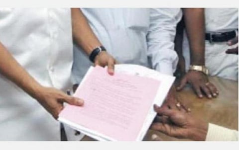 தமிழக சட்டப்பேரவை தேர்தலில் போட்டியிட 7,243 பேர் மனு; வேட்பு மனுக்கள் பரிசீலனை தொடங்கியது: முதல்வர் பழனிசாமி, ஓபிஎஸ், மு.க.ஸ்டாலின், கமல், தினகரன் மனுக்கள் ஏற்பு
