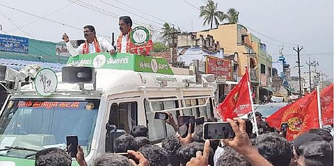 நாம் தமிழர் கட்சி வேட்பாளர்களை ஆதரித்து போடியில் பிரச்சாரம் செய்த சீமான்.