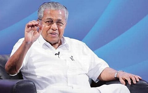 பெண்களின் வாக்குகளைக் கவர காங்கிரஸ், மார்க்சிஸ்ட் இடையே கடும்போட்டி: தமிழக தேர்தல் கலாச்சாரத்தை நோக்கி திரும்பும் கேரளம்