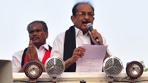 மதுரை செல்லூரில், தெற்கு தொகுதி வேட்பாளர் பூமிநாதனை ஆதரித்து மதிமுக பொதுச்செயலாளர் வைகோ பேசினார். படம்:எஸ்.கிருஷ்ணமூர்த்தி.