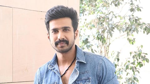 காவல்துறை அதிகாரியின் மகன் என்பதால் என்னைத் தவறாகச் சித்தரிக்கிறார்கள்: விஷ்ணு விஷால் வேதனை