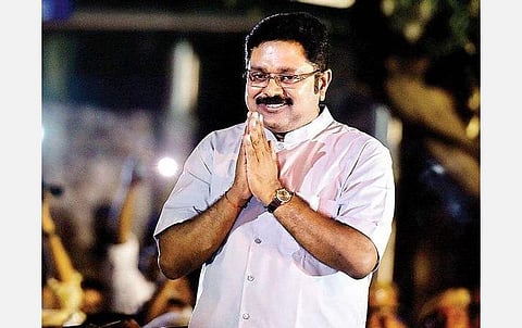 கரோனா அச்சுறுத்தல் காரணமாக தேர்தல் பிரச்சாரத்தில் சால்வை, பூங்கொத்தை தவிர்க்க வேண்டும்: கட்சியினருக்கு டிடிவி தினகரன் வலியுறுத்தல்