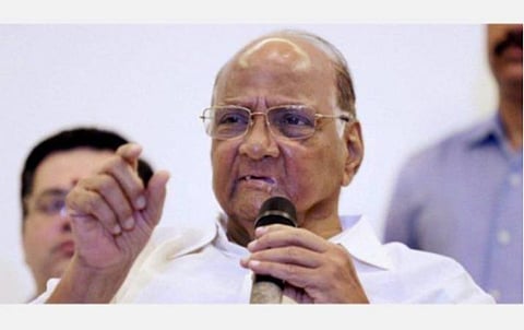மகாராஷ்டிராவில் புயலை கிளப்பிய ஊழல் புகார் - அமைச்சர் அனில் தேஷ்முக் பதவி விலகமாட்டார்: சரத் பவார்