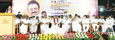 தி.மலையில் நடைபெற்ற மதசார்பற்ற முற்போக்கு கூட்டணி செயல்வீரர்கள் கூட்டத்தில் பேசும் முன்னாள் அமைச்சர் எ.வ.வேலு.