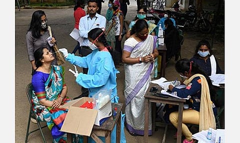 ஓட்டல்கள், வணிக வளாகங்கள், பொது இடங்களில் கரோனா விதிகளை மீறினால் கூடுதல் கட்டுப்பாடு அமலாகும்: மருத்துவ நிபுணர்கள் உடனான ஆலோசனைக்கு பிறகு தலைமைச் செயலர் ராஜீவ் ரஞ்சன் எச்சரிக்கை