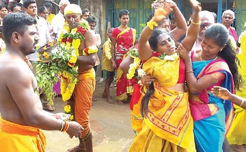 டிங்குவிடம் கேளுங்கள்: சாமியாடுவது ஏன்?