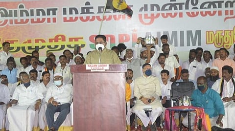 வேலூரில் நடைபெற்ற அமமுக தேர்தல் பிரச்சார பொதுக்கூட்டத்தில் டிடிவி தினகரன் பேசினார். படம் : வி.எம். மணிநாதன்.