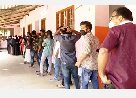 ஏப்.6 அன்று ஊதியத்துடன் விடுமுறை; பின்பற்றாத தனியார் நிறுவனங்கள் மீது நடவடிக்கை: தேர்தல் ஆணையம் அறிவிக்க உயர் நீதிமன்றம் உத்தரவு 