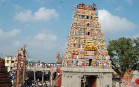 9 முறை வென்ற தொகுதியை தக்க வைக்க விளாத்திகுளத்தில் திமுகவுடன் மல்லுக்கட்டும் அதிமுக: கூட்டணி கட்சிகள் தயவால் கரை சேரும் நிலை