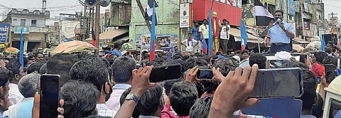 விழுப்புரத்தில் திமுக வேட்பாளர் லட்சுமணனை ஆதரித்து பிரச்சாரம் மேற்கொண்டார் விடுதலைச் சிறுத்தைகள் கட்சியின் தலைவர் திருமாவளவன்.
