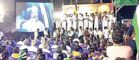 திருப்போரூரில் பாமக வேட்பாளருக்கு ஆதரவாக அக்கட்சியின் நிறுவனர் ராமதாஸ் நேற்று பிரச்சாரம் செய்தார்.
