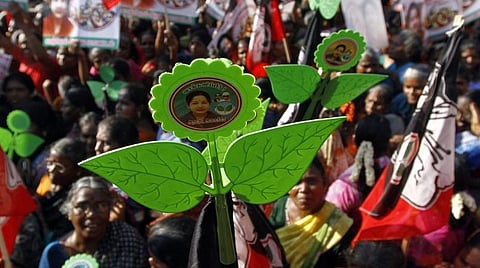 சென்னை பெரம்பூர் தொகுதியில் பிரச்சாரத்தின்போது வேட்பாளரை தாக்க முயற்சி: தடுக்க முயன்ற அதிமுக நிர்வாகி காயம்