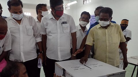 தாமதமாகத் தொடங்கிய அஞ்சல் வாக்குப் பதிவு.