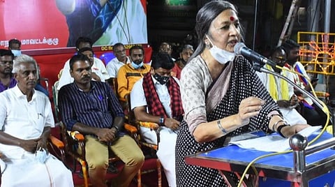 தமிழக உரிமைகளை விட்டுக்கொடுத்த தலையாட்டி பொம்மைகளை வீழ்த்துவோம்: மதுரை பிரச்சாரத்தில் தமிழில் பேசிய பிருந்தா காரத்