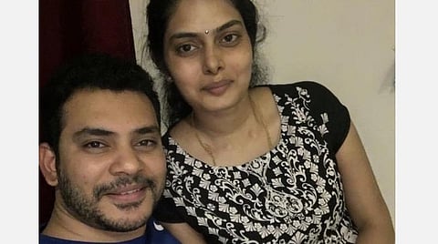 நடிகர் சேது, மனைவியுடன்
