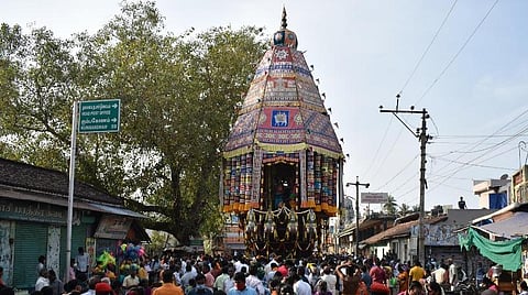 காரைக்காலில் நடைபெற்ற கைலாசநாதர் கோயில் தேரோட்டம்.