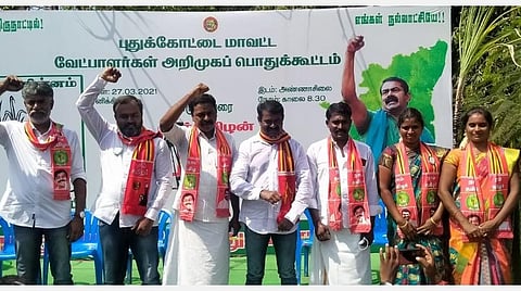 புதுக்கோட்டையில் நாம் தமிழர் கட்சி வேட்பாளர்களை அறிமுகம் செய்து பேசுகிறார் நாம் தமிழர் கட்சியின் தலைமை ஒருங்கிணைப்பாளர் சீமான்.