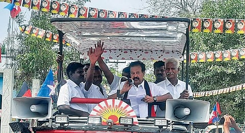 விழுப்புரம் தொகுதியில் வாக்கு சேகரிக்கும் சட்டத்துறை அமைச்சர் சிவி சண்முகம்.