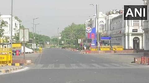 உற்சாகம் இழந்த ஹோலி பண்டிகை; டெல்லியில் சாலைகள் வெறிச்சோடின