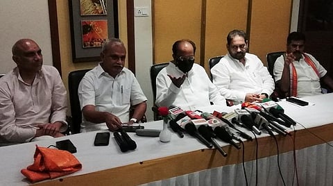 காரைக்காலில் செய்தியாளர்களிடம் பேசிய வீரப்ப மொய்லி.