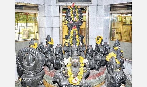 மிதுன ராசி அன்பர்களே! ஏப்ரல் மாத பலன்கள்; மனத்திருப்தி; காரிய வெற்றி; வேலையில் பாராட்டு; பொறுப்பு கூடும்! 