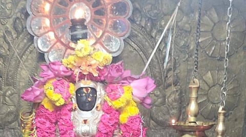 சிறப்பு அலங்காரத்தில் காட்சியளிக்கும் காரைக்கால் அம்மையார்