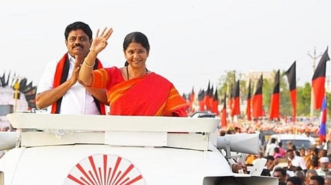மதுரை மாவட்டம் திருமங்கலம் அருகே கள்ளிக்குடியில் திமுக வேட்பாளர் எம்.மணிமாறனை ஆதரித்து திமுக மகளிரணி செயலாளர் கனிமொழி எம்பி பிரச்சாரம் செய்தார். 