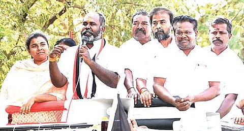 திருமங்கலம் தொகுதி கீழ உரப்பனூரில் பிரச்சாரம் செய்த அமைச்சர் ஆர்.பி.உதயகுமார்.