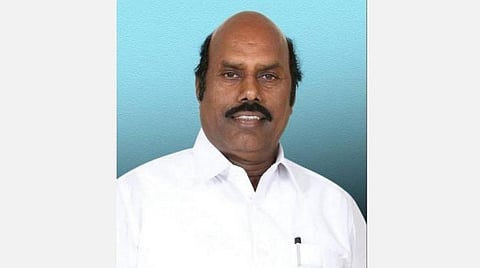 கணக்கில் காட்டாத ரூ.25 கோடி பறிமுதல்; முன்னாள் அமைச்சர் எ.வ.வேலு, குடும்பத்தினருக்கு சம்மன்: வருமான வரித் துறை நடவடிக்கை