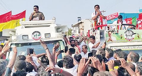 கமுதி பேருந்து நிலையத்தில் முதுகுளத்தூர் தொகுதி அமமுக வேட்பாளர் முருகனை ஆதரித்து பேசினார் டிடிவி.தினகரன்.