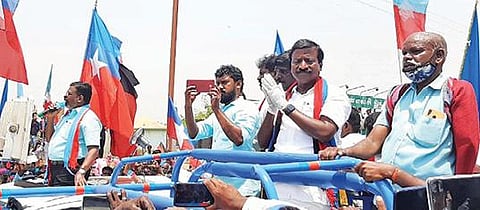 நெய்வேலி ஆர்ச் கேட்பகுதியில் திமுக வேட்பாளர் சபா ராஜேந்திரனை ஆதரித்து விடுதலைச்சிறுத்தைகள் கட்சி தலைவர் திருமாவளவன் பேசினார்.