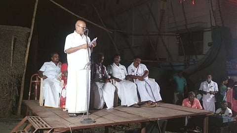 புதுக்கோட்டை மாவட்டம் கறம்பக்குடி யில் பேசுகிறார் மார்க்சிஸ்ட் கம்யூனிஸ்ட் கட்சியின் அரசியல் தலைமைக் குழு உறுப்பினர் டி.கே.ரங்கராஜன்.