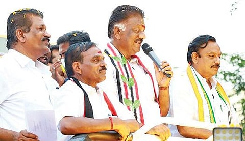 கூழையனூரில் நடந்த பிரச்சாரத்தில் பேசினார் துணை முதல்வர்ஓ.பன்னீர்செல்வம்.