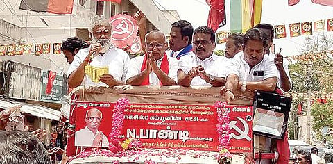 திண்டுக்கல் நகரில் பிரச்சாரம் மேற்கொண்ட திமுக மாநில துணைப்பொதுச் செயலாளர் ஐ.பெரியசாமி.