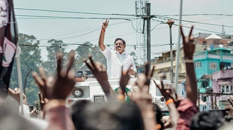 சேலத்துக்கு முதல்வர் எதுவும் செய்யவில்லை எனக்கூறிய திமுக தலைவர் ஸ்டாலின் புதிய மேம்பாலங்கள் வழியாகத்தானே காரில் சென்றிருப்பார்: தேர்தல் பிரச்சாரத்தில் முதல்வர் பழனிசாமி கேள்வி