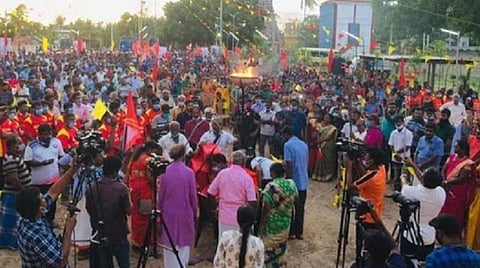 இறுதிக்கட்ட தேர்தல் பிரச்சாரத்தில் வேட்பாளர்கள்: ‘சர்வே’ செய்து வாக்காளர்கள் ‘பல்ஸ்’ பார்க்கும் அதிமுக  