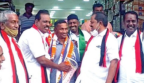 உத்திரமேரூரில் திமுக - அதிமுக நேரடி மோதல் : பிரச்சார வியூகத்தால் கலங்கடிக்கும் அமமுக வேட்பாளர்