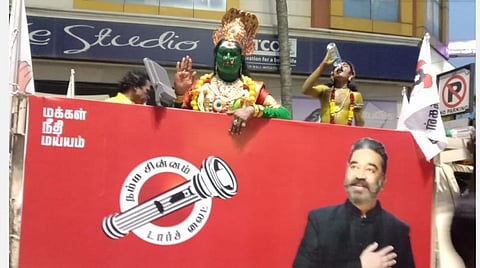 தேர்தல் நடத்தை விதிமீறல்: கமல், ராதாரவி மீது போலீஸார் வழக்குப் பதிவு 