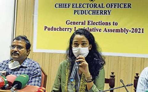 நண்பர்கள், குடும்பத்தினருடன் சென்று வாக்களிப்பதைத் தடுக்கக்கூடாது: 144 தடை உத்தரவு தொடர்பாக புதுச்சேரி ஆட்சியர் விளக்கம்