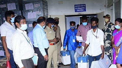திருப்பத்தூர் மாவட்டத்தில் 4 தொகுதிகளில் 16  சிறப்பு வாக்குச்சாவடிகள்: ஆட்சியர் சிவன் அருள் தகவல்