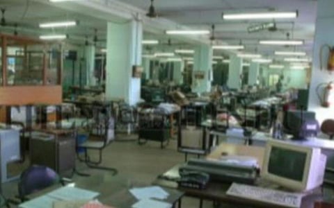 அமைச்சர் பெயரைப் பயன்படுத்தி அரசு வேலை வாங்கித் தருவதாகக் கூறி ரூ. 2.10 லட்சம் மோசடி: அதிமுக நகரச் செயலாளர்கள் மீது எஸ்.பி அலுவலகத்தில் புகார்