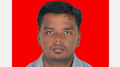 திருச்சியில் தேர்தல் விதியின் '49 P' சட்டப் பிரிவைப் பயன்படுத்தி வாக்களித்த ரமேஷ்குமார்.