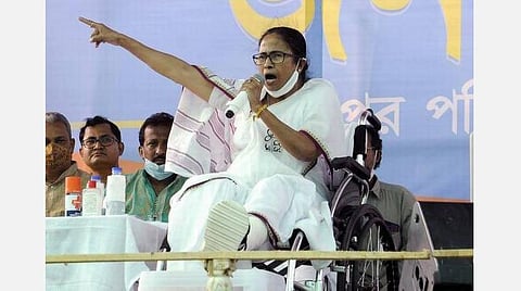 ‘சிஆர்பிஎப் வீரர்களை தடுக்கச் சொல்வதா?’- மம்தா மீது தேர்தல் ஆணையத்தில் பாஜக புகார்