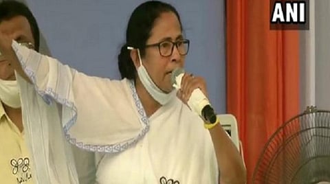 தேர்தல் நடத்தை விதிமுறை மீறல்: 24 மணி நேரத்துக்கு பிரச்சாரம் செய்ய மம்தாவுக்கு தடை