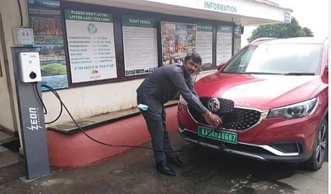 மின்சார வாகனங்களுக்காக நீலகிரியில் முதல் முறையாக சார்ஜிங் மையம் அமைப்பு